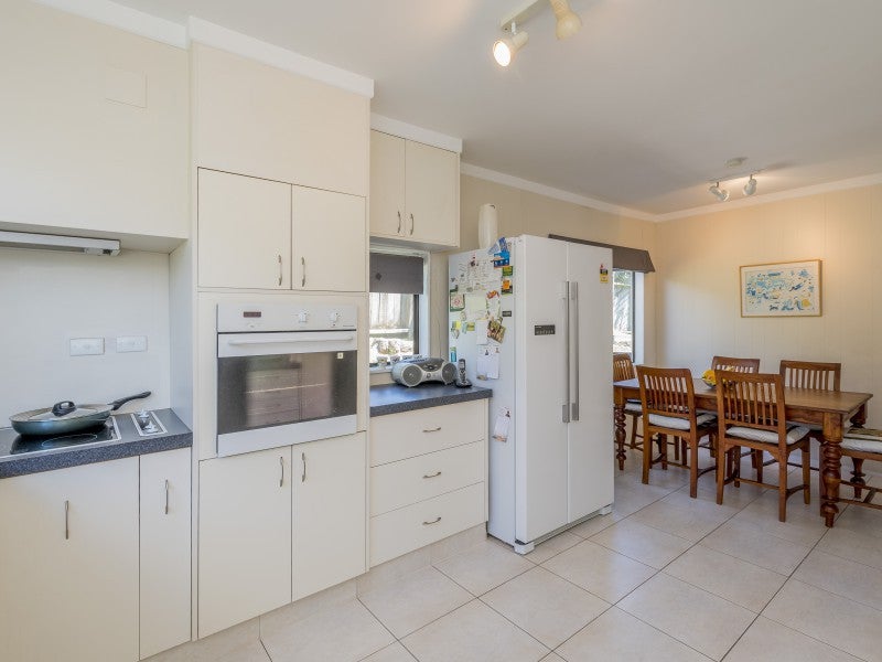 36 Hicks Crescent, Waikanae Beach, Waikanae - Carousel 14