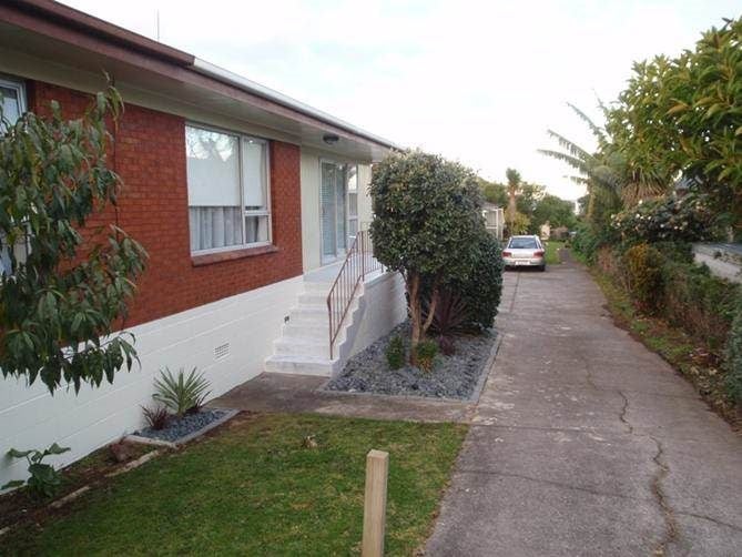 2/133 Campbell Road, One Tree Hill, Auckland - Carousel 1