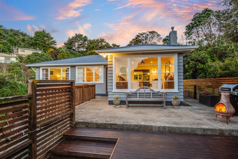 21 Mahoe Street, Tawa, Wellington - Carousel 1