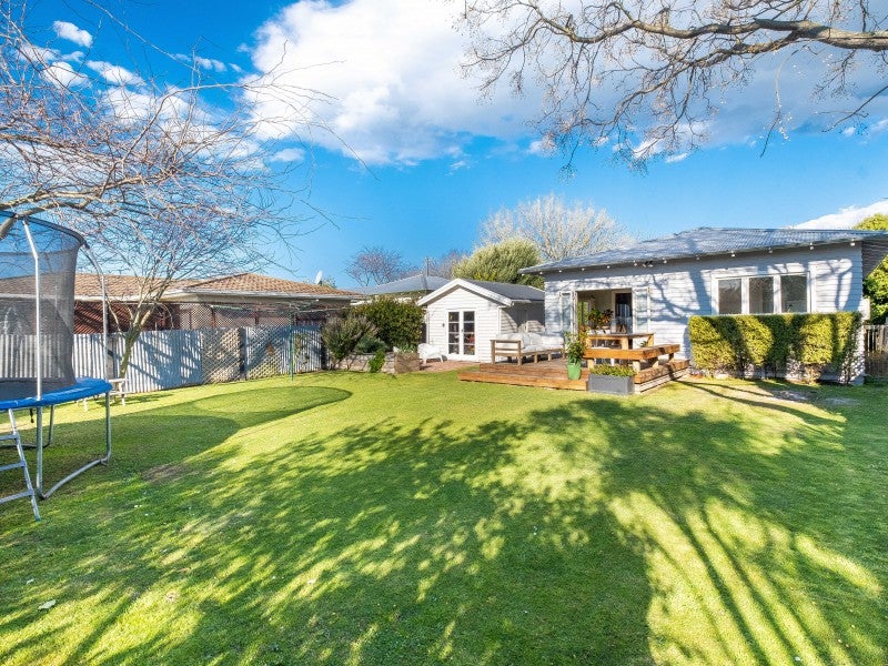 301 Lovedale Road, Saint Leonards, Hastings - Carousel 1