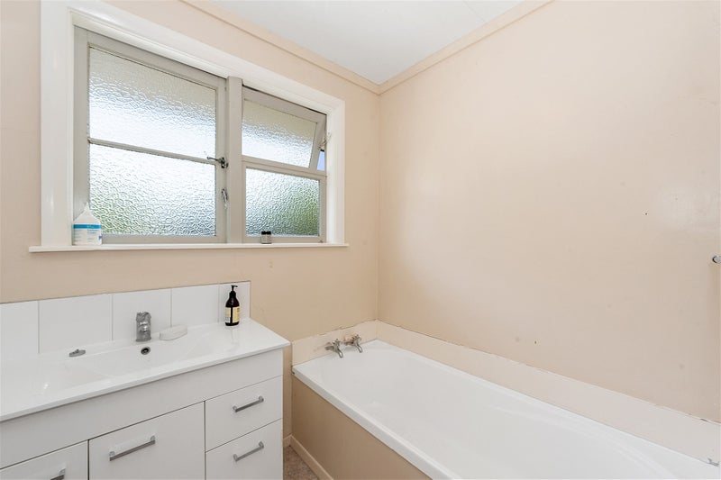 38 Casey Avenue, Fairfield, Hamilton - Carousel 2