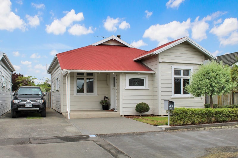 43 Stewart Crescent, Hokowhitu, Palmerston North - Carousel 1