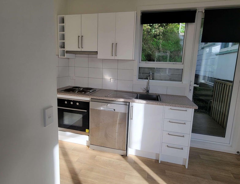 138 Raroa Road, Aro Valley, Wellington - Carousel 2