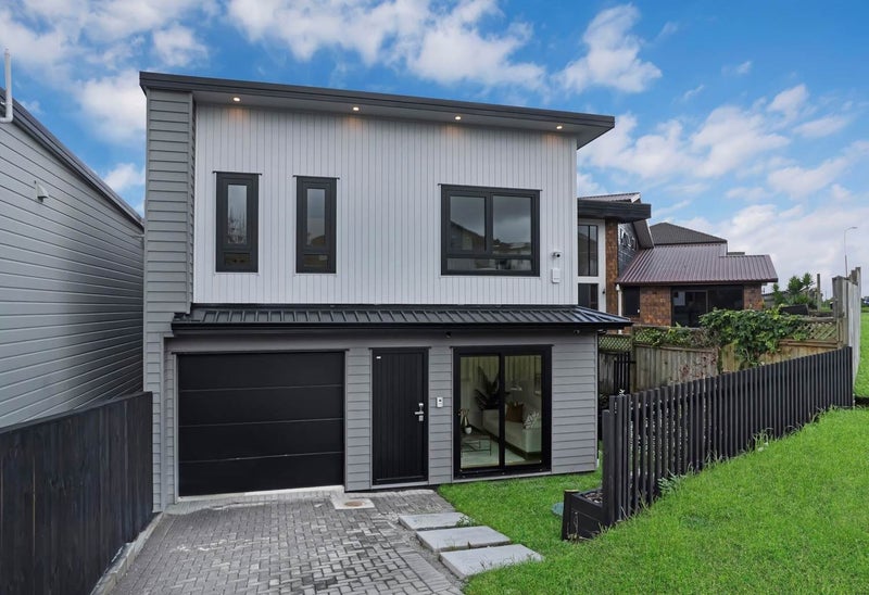 2D Gordon Stanley Drive, Massey, Auckland - Carousel 1