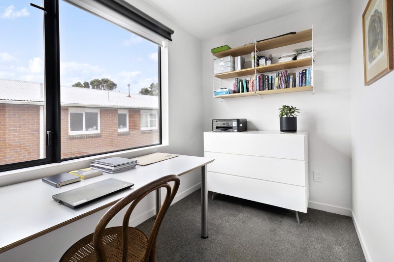 15/6 Oswald Crescent, Paparangi, Wellington - Carousel 13