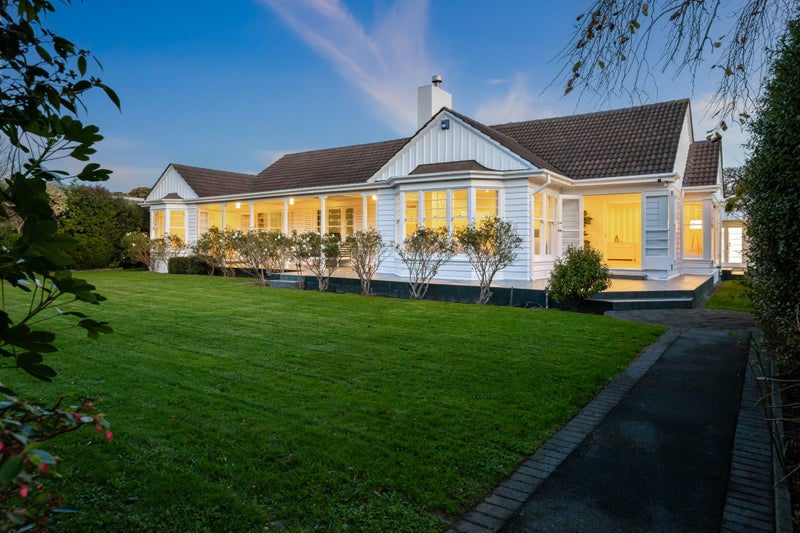 15 Troon Crescent, Boulcott, Lower Hutt - Carousel 1