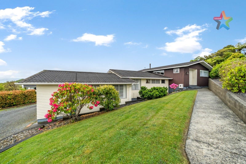 2 Honeysuckle Grove, Maungaraki, Lower Hutt - Carousel 1