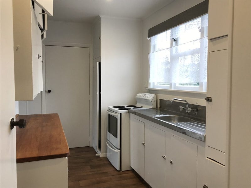 8 Cheshire Street, Cannons Creek, Porirua - Carousel 2