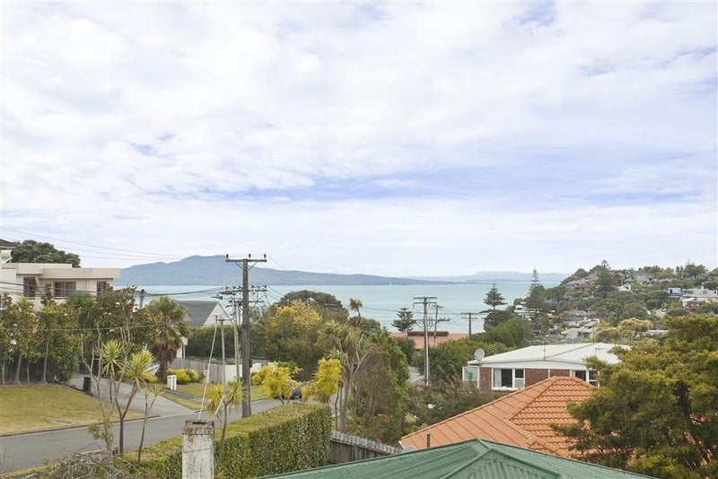8 Scarboro Terrace, Murrays Bay, Auckland - Carousel 2