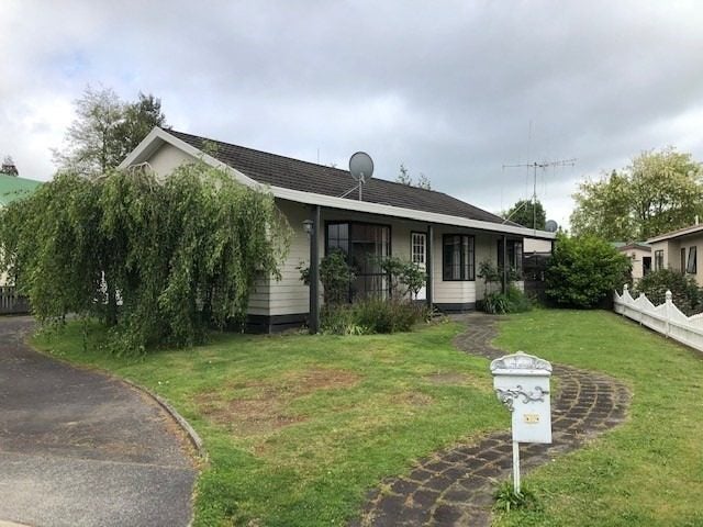 15 Endeavour Avenue, Flagstaff, Hamilton - Carousel 1