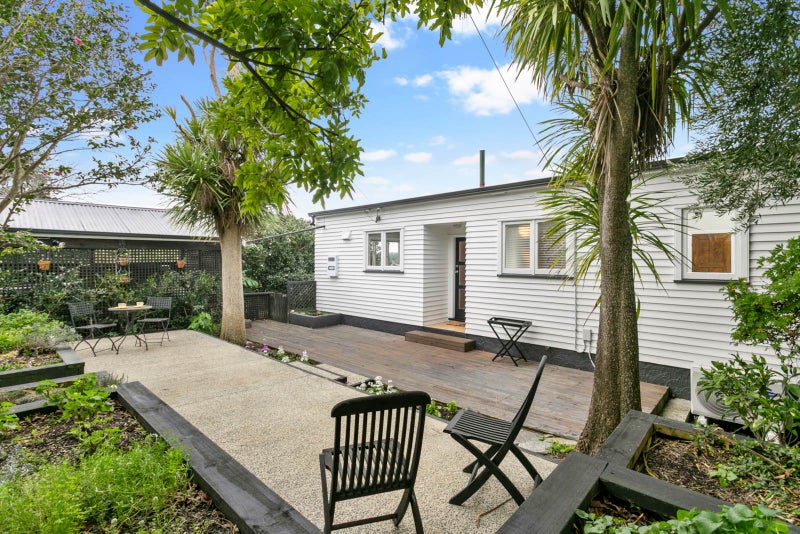 16 Umere Crescent, Ellerslie, Auckland - Carousel 2