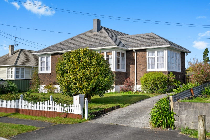 4 Denz Street, Maeroa, Hamilton - Carousel 1