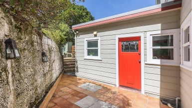 25 Hiropi Street, Newtown, Wellington - Carousel 1