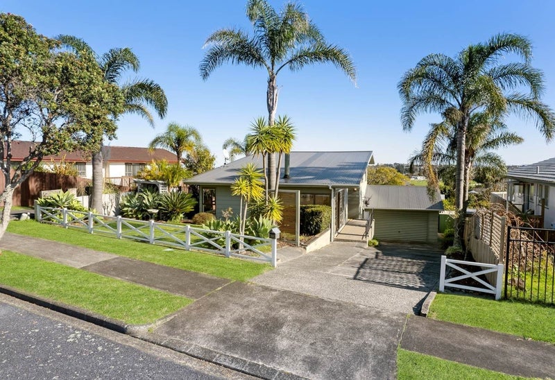 32 Lewisham Street, Highland Park, Auckland - Carousel 1