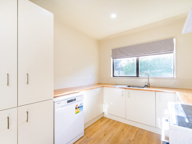 11A Dahlstrom Grove, Kelvin Grove, Palmerston North - Carousel 2
