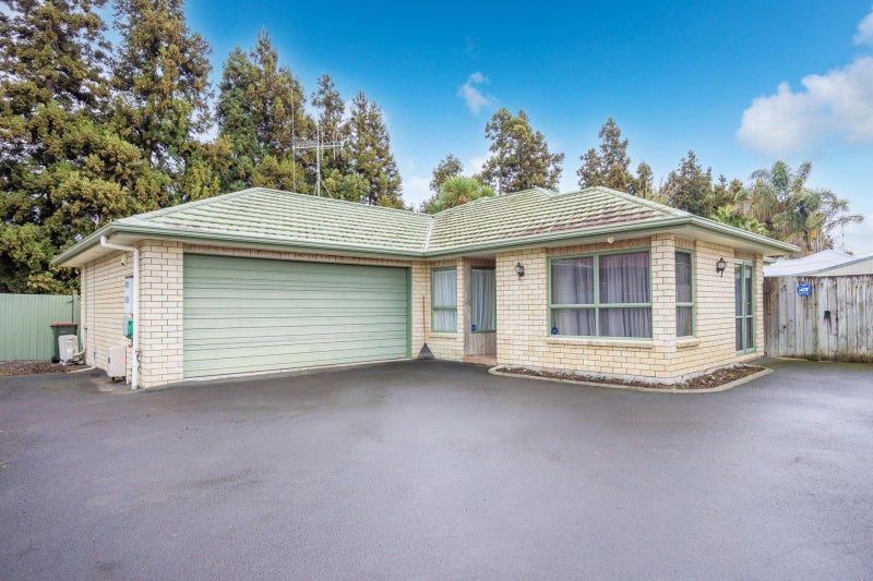 12 Hastings Place, Hamilton Lake, Hamilton - Carousel 1