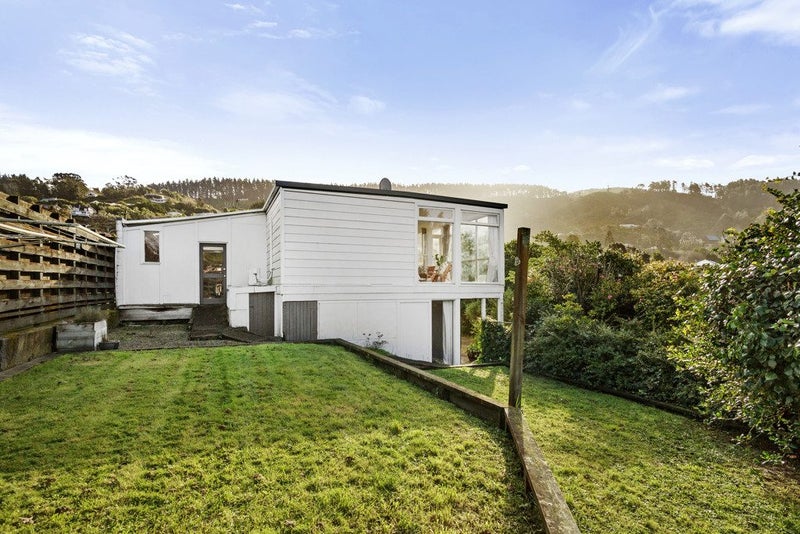 1A Woodstock Terrace, Tawa, Wellington - Carousel 1