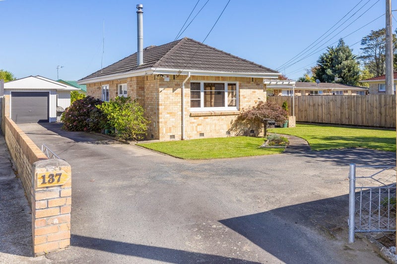 137 Galloway Street, Hamilton East, Hamilton - Carousel 1