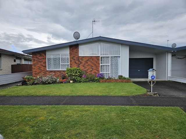 2 Edwards Place, Terrace End, Palmerston North - Carousel 1
