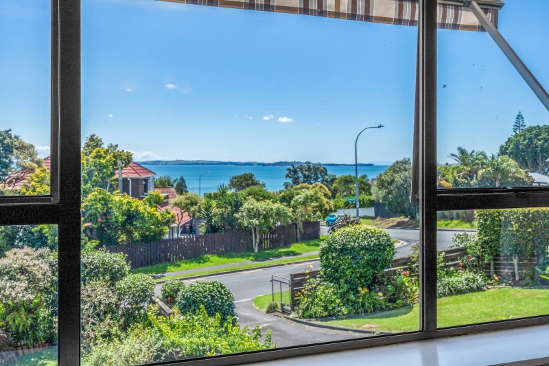 4 Evelyn Road, Cockle Bay, Auckland - Carousel 2