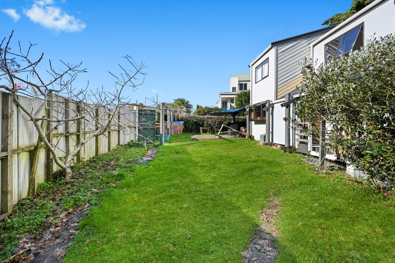 20 Chedworth Avenue, Chedworth, Hamilton - Carousel 2