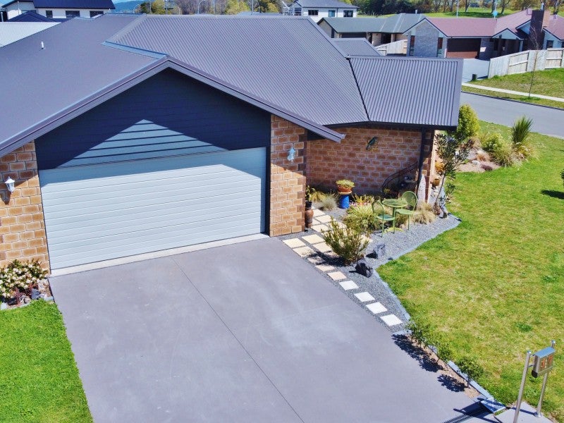 17 Huka Heights Drive, Rangatira Park, Taupo - Carousel 1