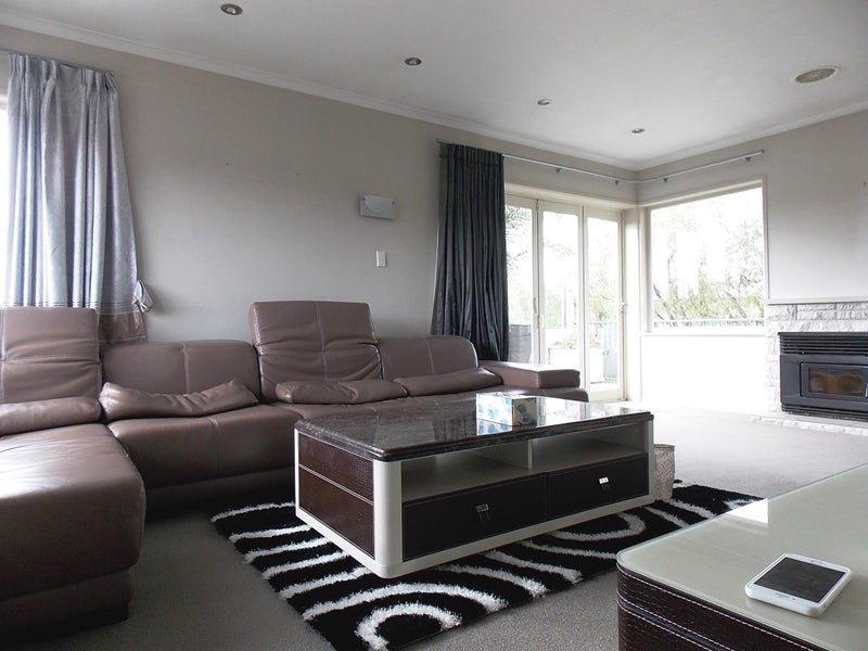 4 Goad Crescent, Hillsborough, Auckland - Carousel 2