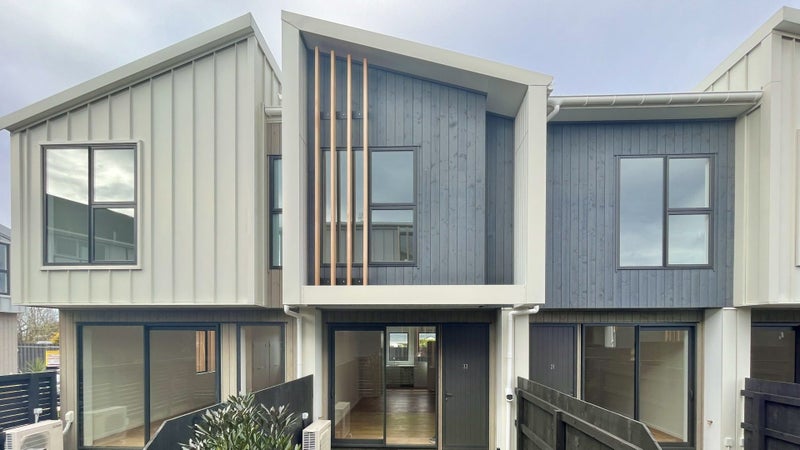 22/82 East Coast Road, Milford, Auckland - Carousel 1