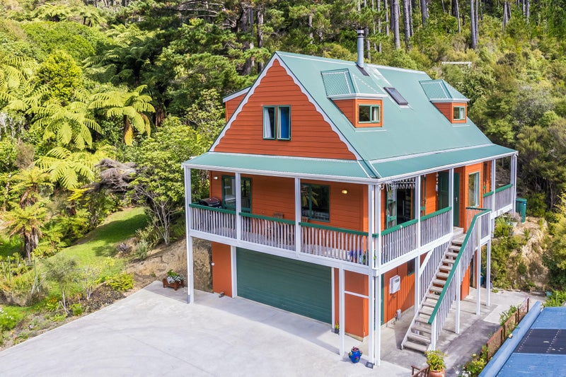 56 Elmslie Road, Pinehaven, Upper Hutt - Carousel 1