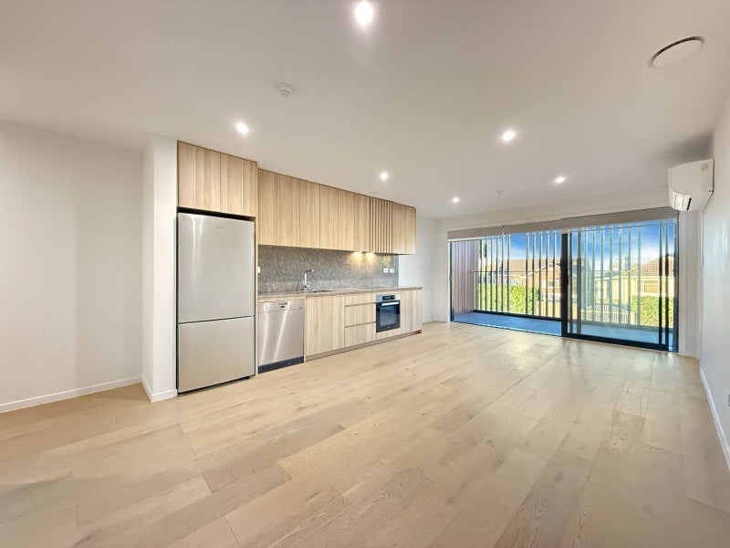 1/64A Coronation Road, Mangere Bridge, Auckland - Carousel 1