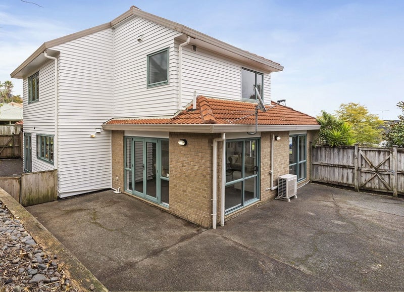 2 Margaret Henry Crescent, Oteha, Auckland - Carousel 17