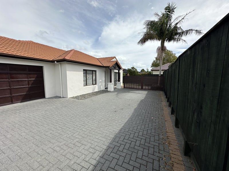 27 Seneca Court, Golflands, Auckland - Carousel 2