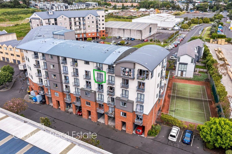 4Q/10 Crown Lynn Place, New Lynn, Auckland - Carousel 2