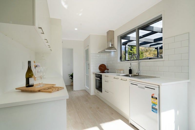 13 Leo Street, Glen Eden, Auckland - Carousel 2