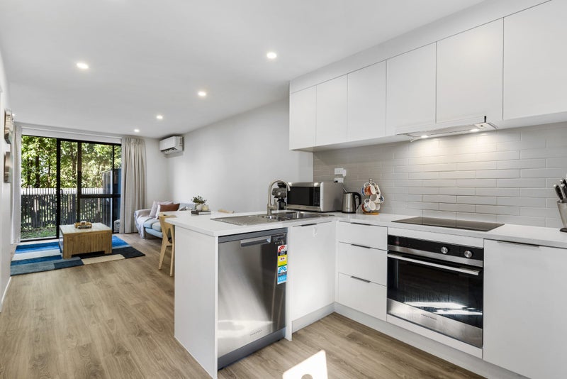 12/37 Camelot Place, Glenfield, Auckland - Carousel 1