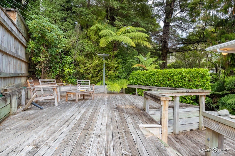 2A Tiniroa Grove, Silverstream, Upper Hutt - Carousel 2