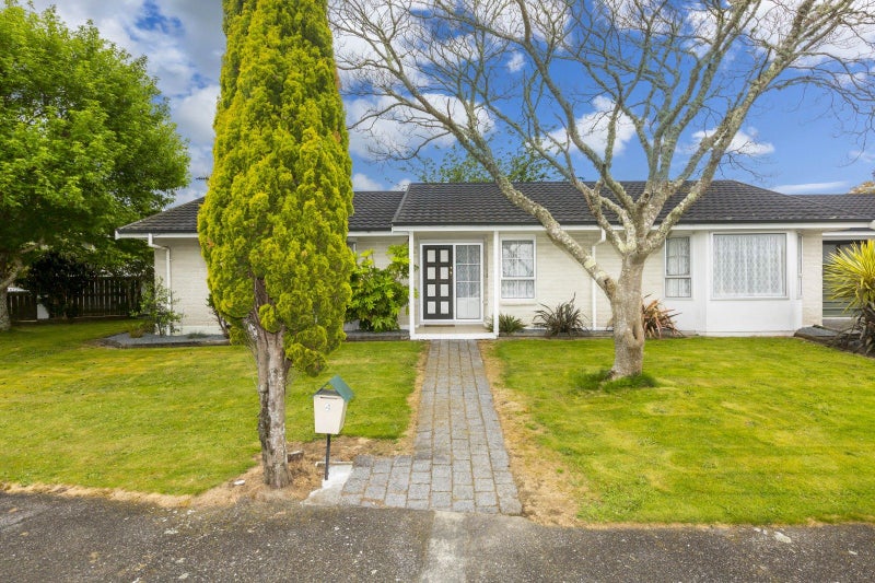 4 Roband Crescent, Brown Owl, Upper Hutt - Carousel 1