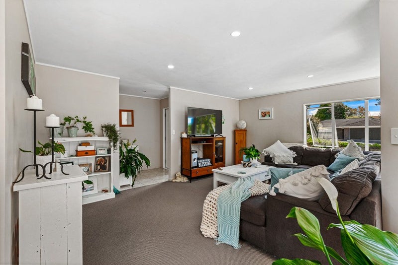 24 Picasso Drive, West Harbour, Auckland - Carousel 20