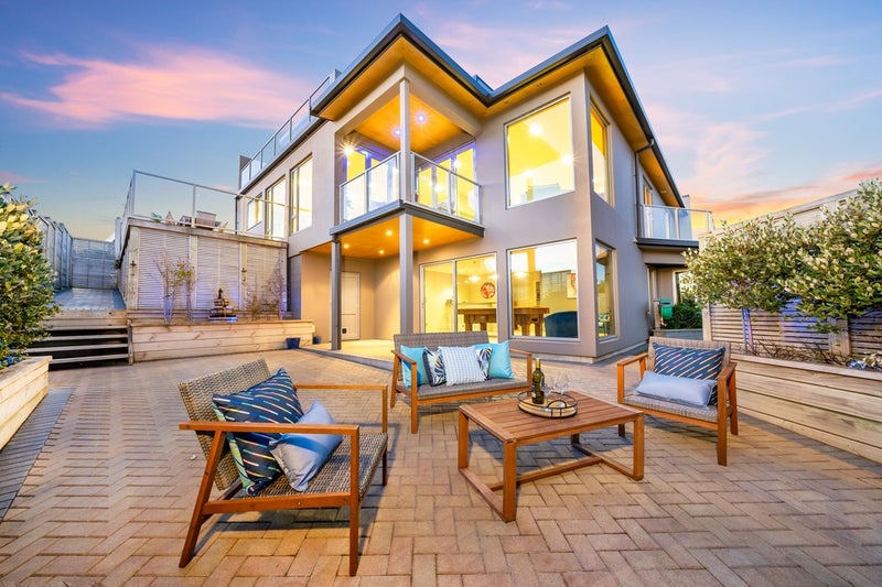 24 Arahiwi Grove, Tirohanga, Lower Hutt - Carousel 1