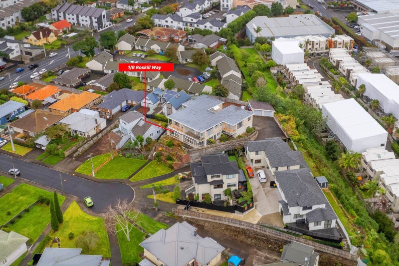 1/6 Roskill Way, Three Kings, Auckland - Carousel 2