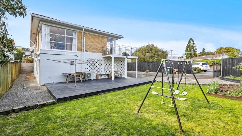 2/7 Littlejohn Street, Hillsborough, Auckland - Carousel 1