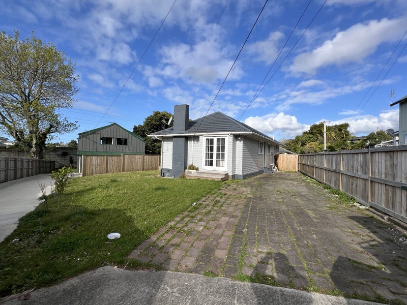 31 Paton Avenue, Te Atatu South, Auckland - Carousel 2