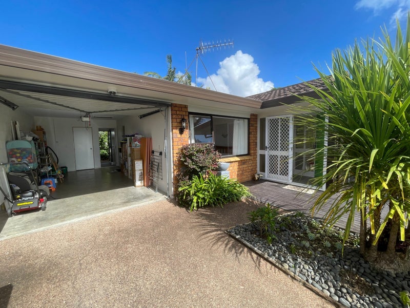 1/1 Pickwick Parade, Mellons Bay, Auckland - Carousel 14