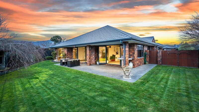 5 Hideaway Gate, Parklands, Christchurch - Carousel 1