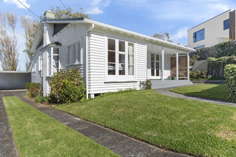 3 Barrett Street, Westown, New Plymouth - Carousel 1