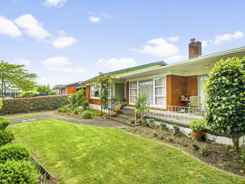 9 Hooker Avenue, Chedworth, Hamilton - Carousel 2