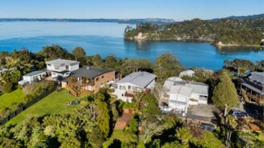 16 Arapito Road, Titirangi, Auckland - Carousel 1