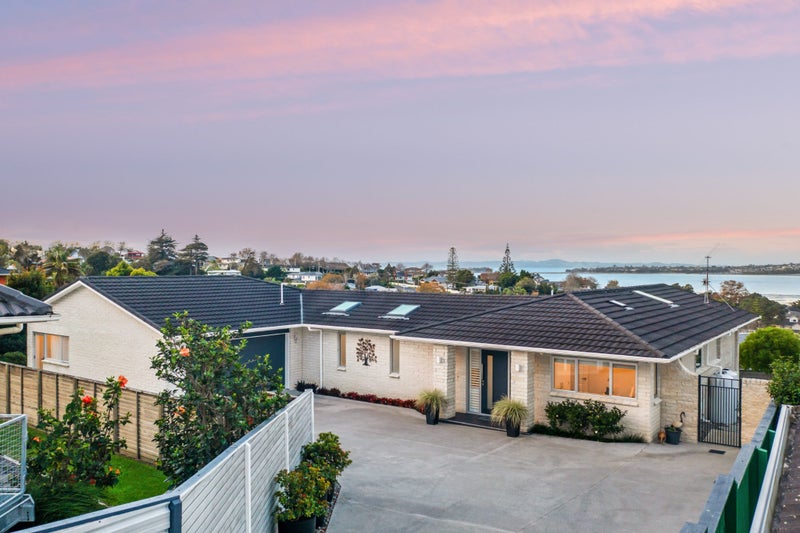 28A Churchill Road, Cockle Bay, Auckland - Carousel 1