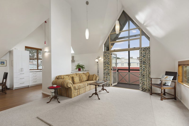 83C Majoribanks Street, Mount Victoria, Wellington - Carousel 1