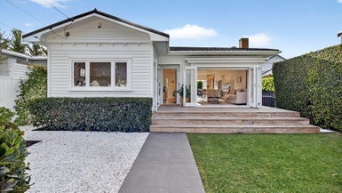 46 Dignan Street, Point Chevalier, Auckland - Carousel 1